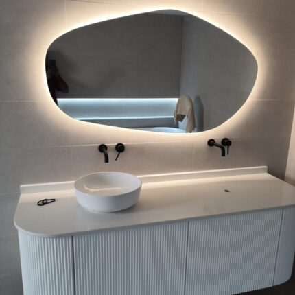 Kivona Venus Pond Mirror